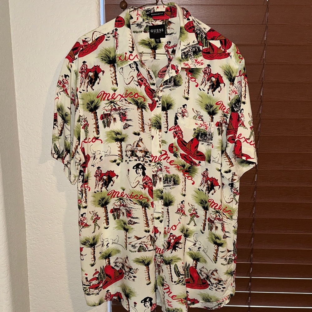 Guess Men's Vibrant Cream and Red Graphic Shirt